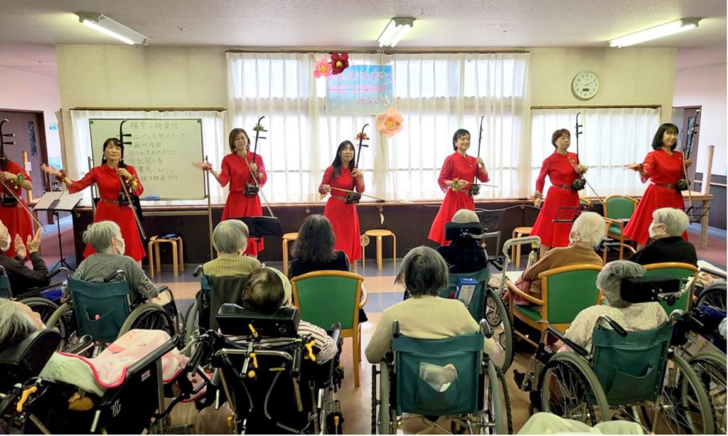 楊雪二胡楽団 訪問演奏 メディス川越様8