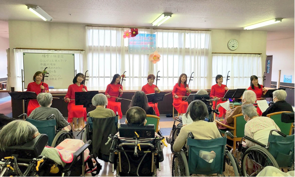 楊雪二胡楽団 訪問演奏 メディス川越様5