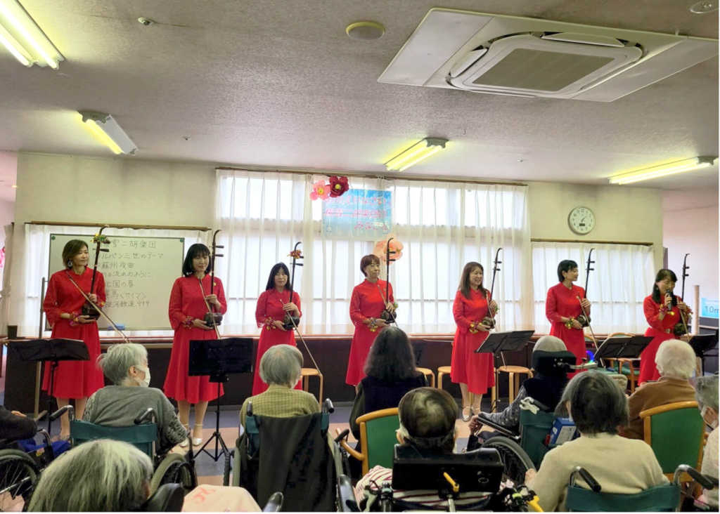 楊雪二胡楽団 訪問演奏 メディス川越様4