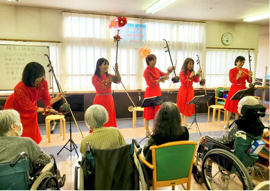 楊雪二胡楽団 訪問演奏 メディス川越様6